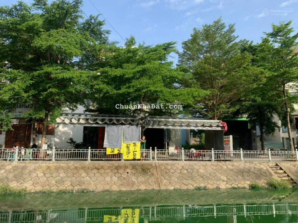 Đất mặt tiền rạch gần chợ Vườn Lài đường thông 12m. Kinh doanh tốt. DT 4m x 19m. Full thổ cư