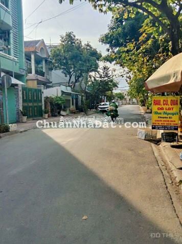 Bán đất Quận 9, mặt tiền đường 14, DT đất hơn 1000m2, sổ hồng, hiện nhà nát