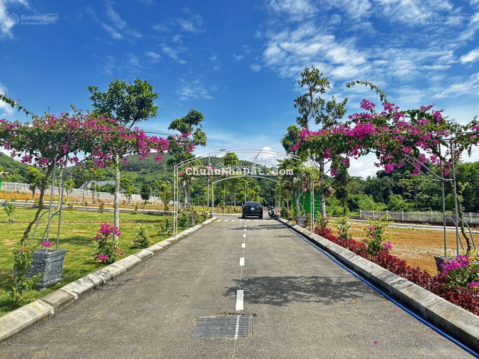 Nhà em cần bán nhanh lô 2 mặt tiền cạnh suối chỉ hơn 1ty 5P ra khu ĐHQG và CNC tiện ở or đầu tư