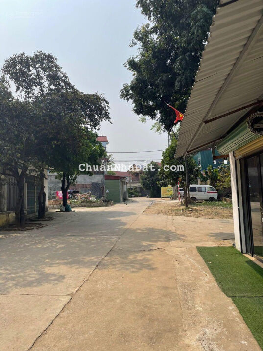 Đất 2 mặt đường Phú Cát, sát tổ hợp Y tế, cửa ngõ 2 khu CNC, cách ĐL Thăng Long chỉ 500m Đất 2 mặt đường Phú Cát, sát tổ hợp Y tế, cửa ngõ 2 khu CNC, cách ĐL Thăng Long chỉ 500m