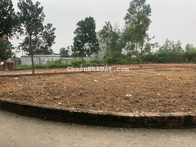 0982994996 chính chủ e bán mảnh 250m2 thích hợp làm nhà vườn, sẵn sổ, giá 2 tỷ