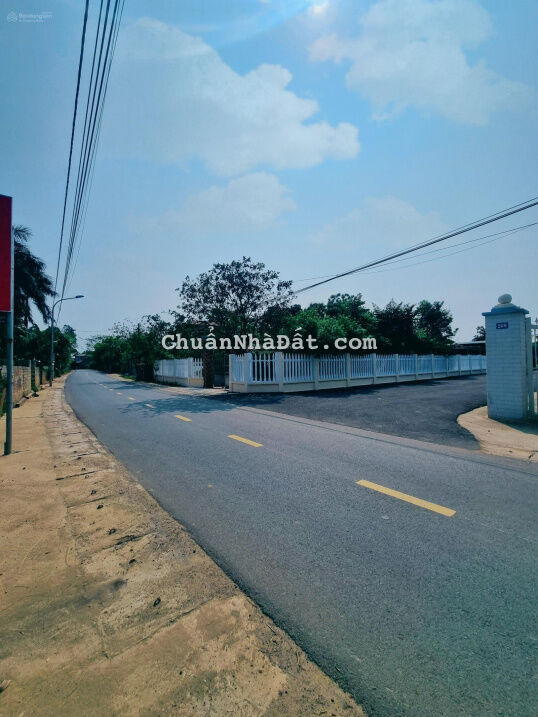 Cắt lỗ 200tr lô đất trục chính Trại Láng. 5p ra khu ĐH Quốc Gia, FPT. 100% thổ cư. Đường 2 oto Cắt lỗ 200tr lô đất trục chính Trại Láng. 5p ra khu ĐH Quốc Gia, FPT. 100% thổ cư. Đường 2 oto