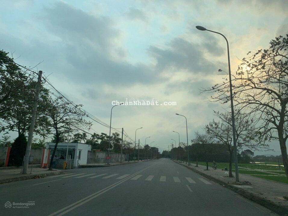 Gia đình cần bán 95m2 đất ở Gò Sỏi, tổ dân phố 2, phường Trung Sơn Trầm, thị xã Sơn Tây