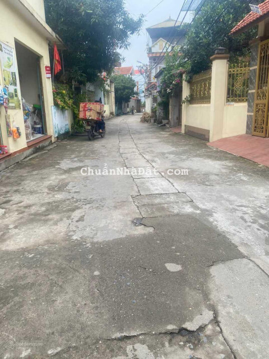 Bán 50m2 đất Đông Mỹ, Thanh Trì, MT 4.5m, 20m ra trục chính, 2.3 tỷ Bán 50m2 đất Đông Mỹ, Thanh Trì, MT 4.5m, 20m ra trục chính, 2.3 tỷ