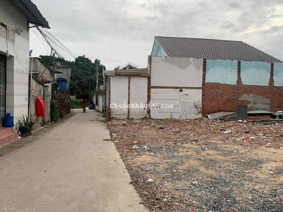 Đất Sổ Riêng Cách ql13 chỉ 300m đường ô tô Giá 1ty550 Đất Sổ Riêng Cách ql13 chỉ 300m đường ô tô Giá 1ty550