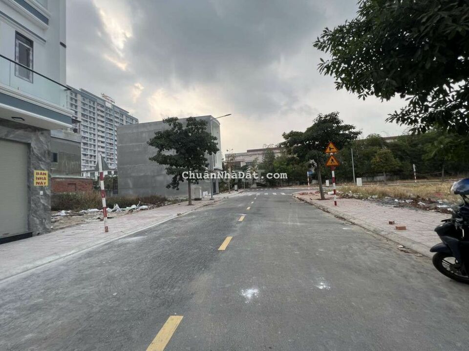 Đất Rẻ trục chính kdc Lê Phong gần Ngã tư Liên Huyện - Phan Đình Giót