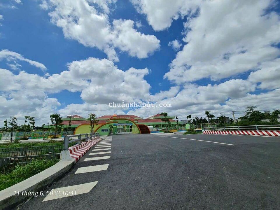 Đất gần nhà thờ búng