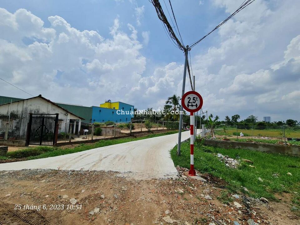 👉 Bán lô đất hưng định sổ mới chát đường ô tô như hình