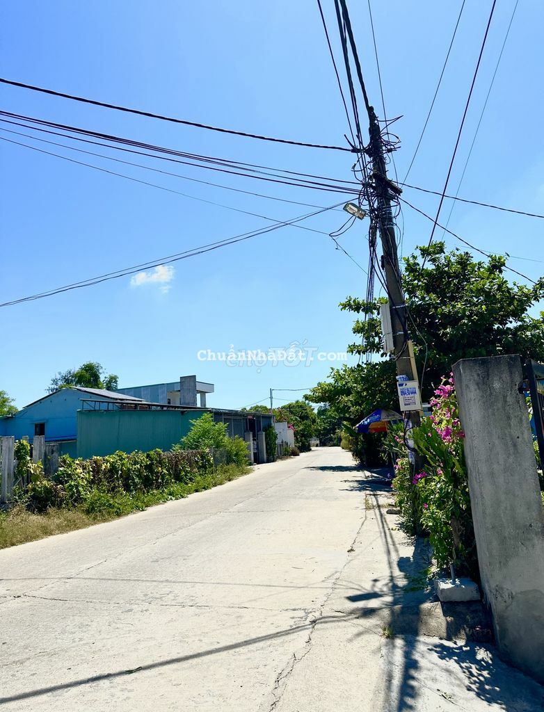 Bán đất gần ngã 3 Hương An gần chợ Hà Lam sổ sẵn chỉ 3xx ngang 6m Bán đất gần ngã 3 Hương An gần chợ Hà Lam sổ sẵn chỉ 3xx ngang 6m