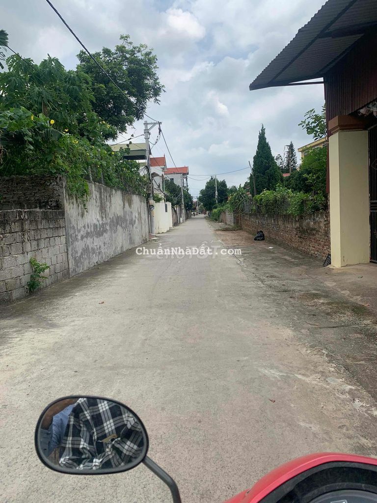 đất rẻ đường rộng ô tô tải chui vào đất