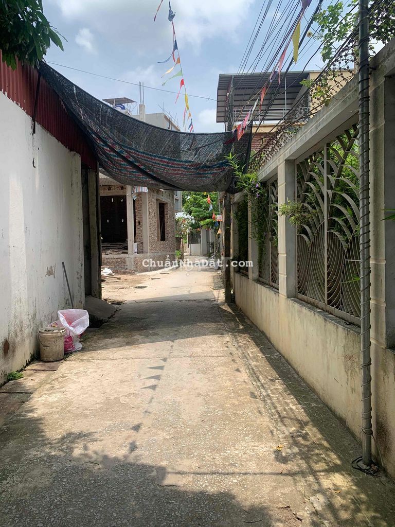 đất rẻ đường rộng ô tô tải chui vào đất