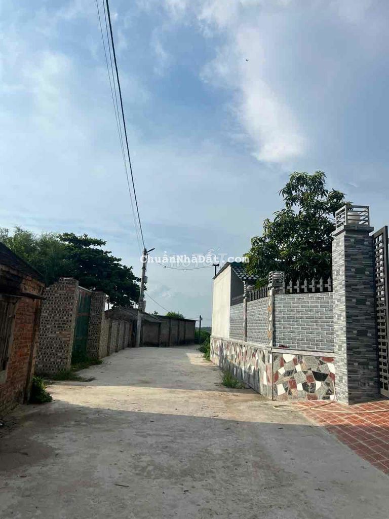 đất rẻ đường thông rộng 4m ô tô tải chui vào đất