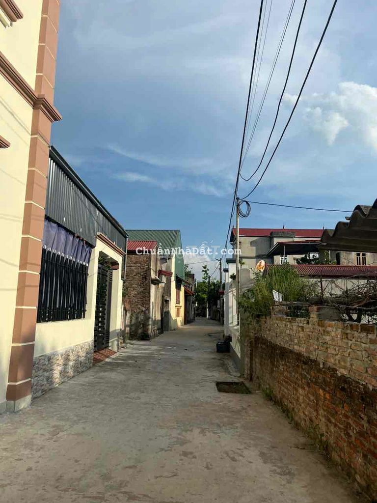 đất rẻ đường thông rộng 4m ô tô tải chui vào đất