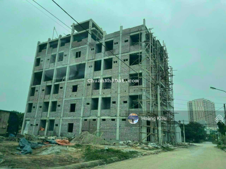 Cần tiền bán gấp: 120m2, trục chính Tân Xã, gần ĐH FPT, CNC, xây trọ cho thuê ngay. Giá 1.98 tỷ