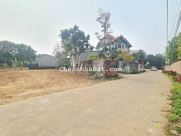 Mặt đường thôn 7 tân xã khu CNC Hòa Lạc Mặt đường thôn 7 tân xã khu CNC Hòa Lạc