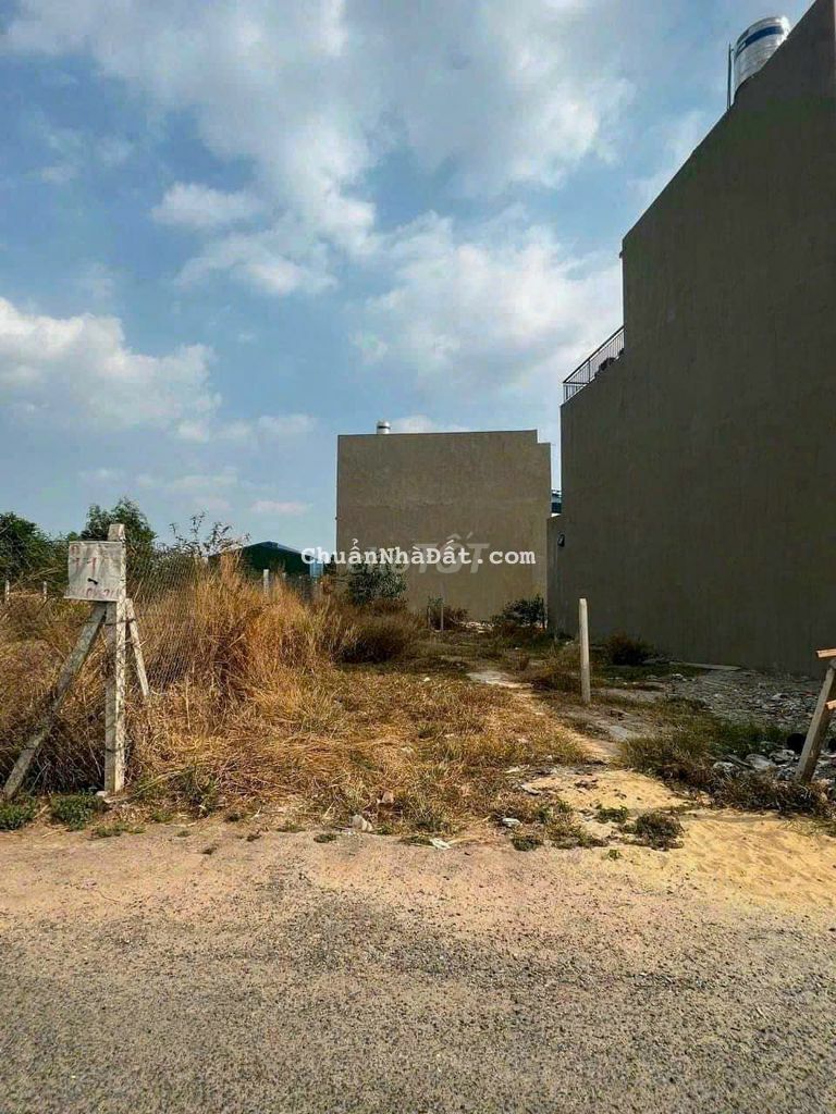 Mặt tiền đườngDX 070, đường nhựa 6m,Trả trước 700tr còn lại NH cho vay