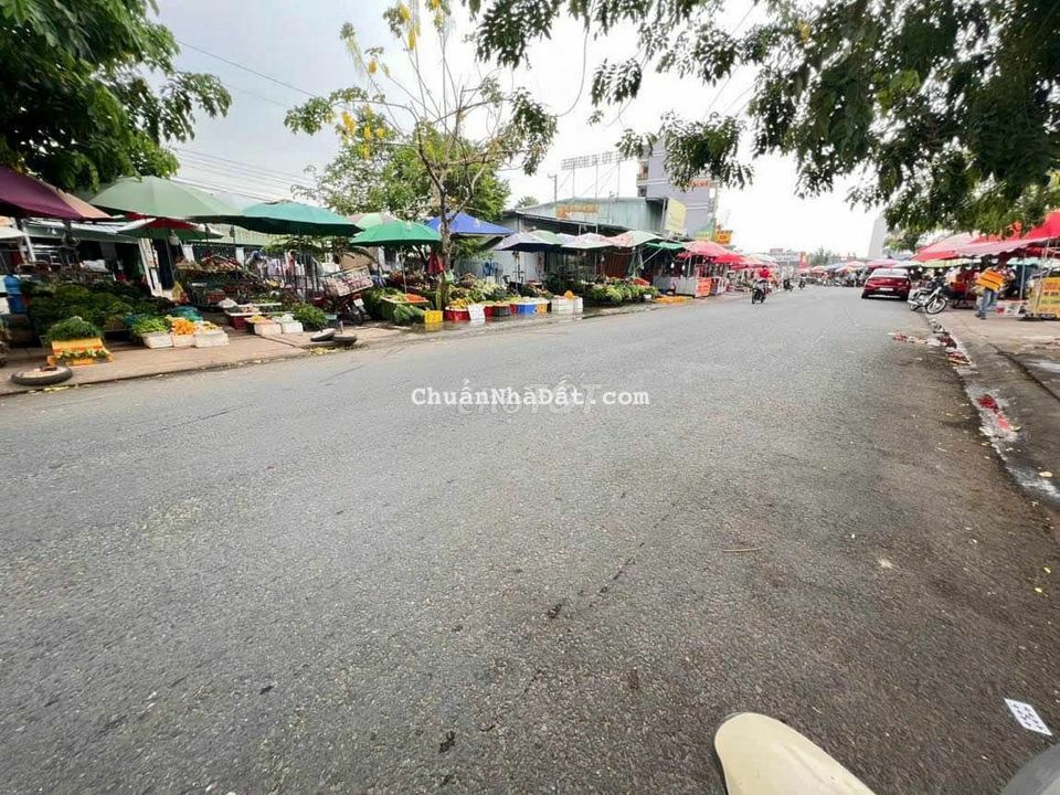 Bán nền đất 660 m2, mặt tiền 22m tại Thủ Dầu Một - Bình Dương, giá rẻ