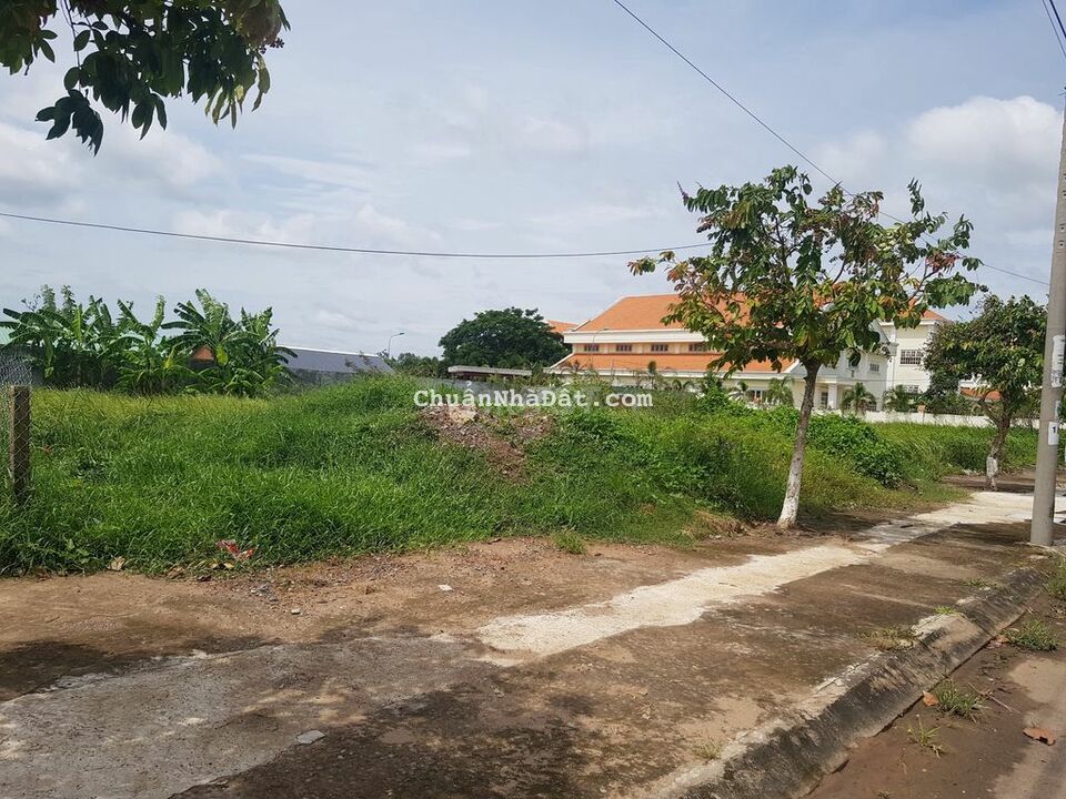 Bán Gấp Lô Đất Của Chú 8 Đối Diện Chi Cục Thuế, 100% Thổ Cư, Sổ Sẵn