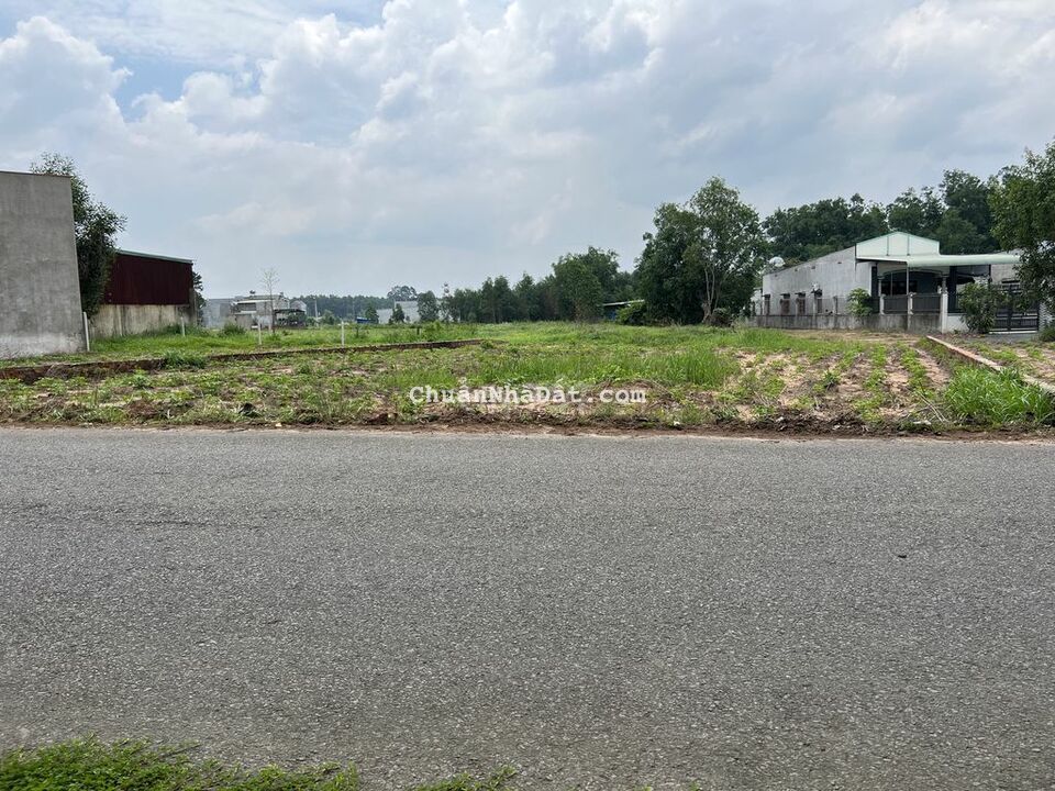 Bán đất mặt tiền an viễn trảng bom sổ riêng thổ cư Bán đất mặt tiền an viễn trảng bom sổ riêng thổ cư