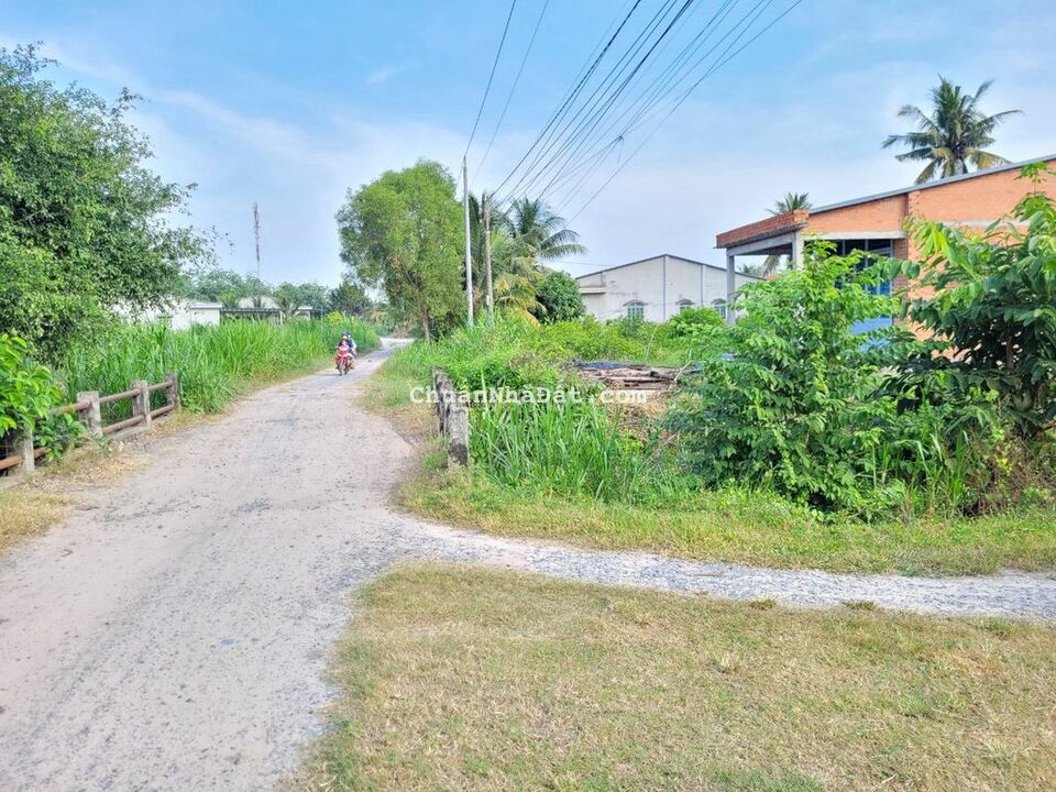 Lô góc 2 mặt tiền.Cập hông KCN.200TC.320m2.1,28 tỷ