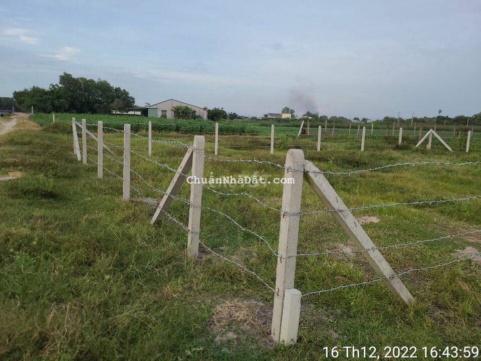 Hơn 364m2 HNK, Đất thị xã, 13,5m Mặt tiền kênh lớn. Chủ bán lỗ 750tr