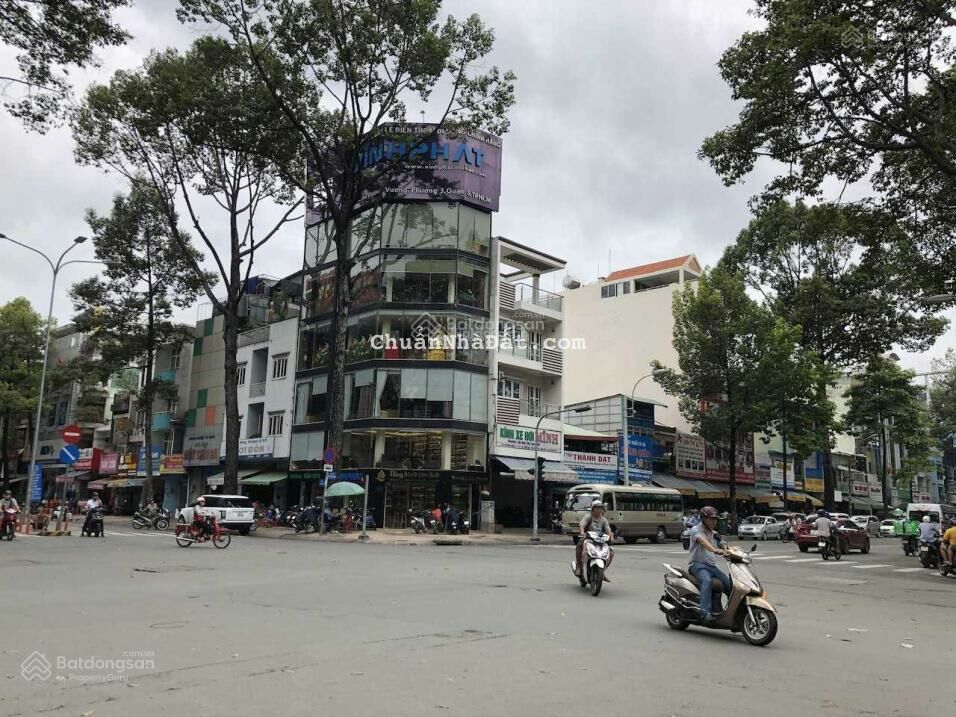 Bán khuôn đất trục đường với cách Mạng Tháng Tám. Diện tích: 8x30m. XD hầm 7 tầng. Giá 53 tỷ