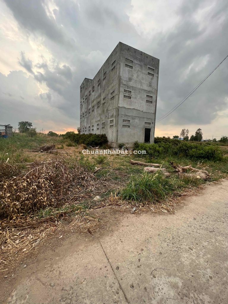 Bán Đất 2000m2 + Nhà Yến 3 Lầu Mặt Tiền Xe Hơi