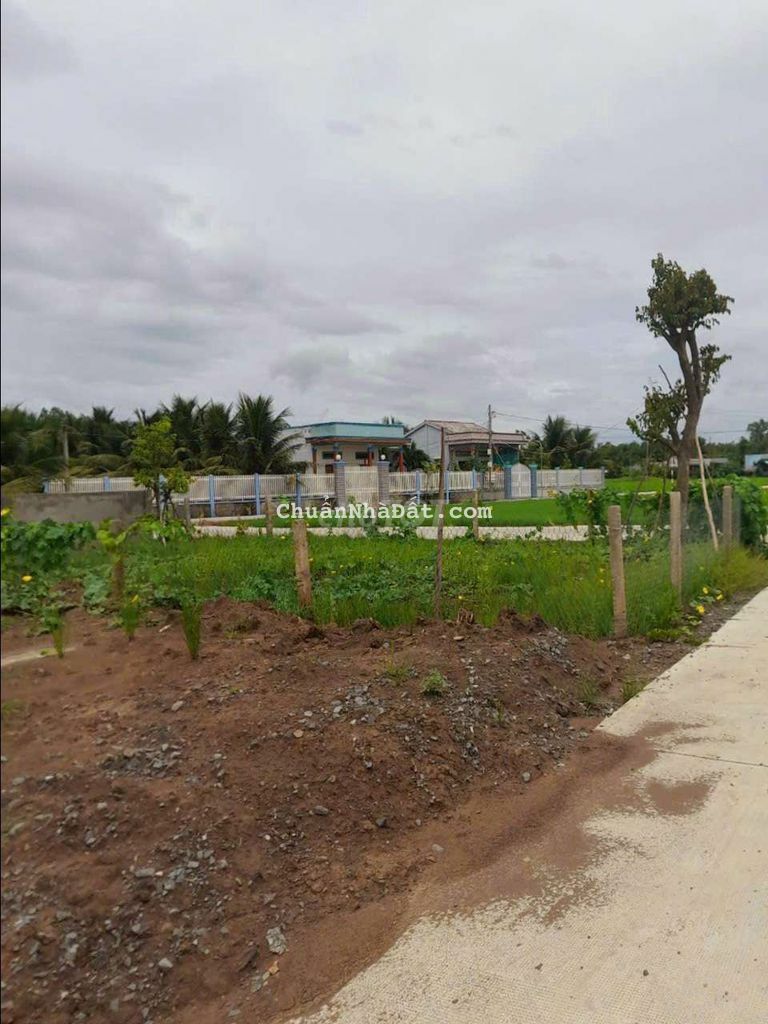 Quá rẻ, 108m2 đất thổ đường đan 6m xe tải chạy, Tân Trụ, 445 triệu