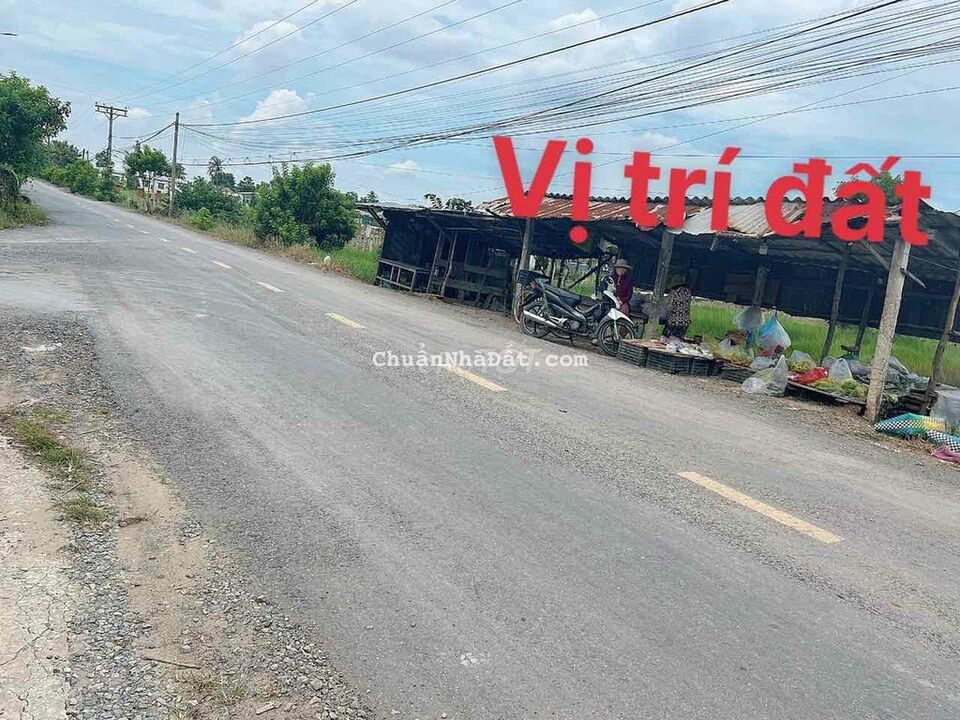 Mặt tiền nhựa 9m. Giáp thị trấn . 170mv thổ cư , nở hậu 6,3m