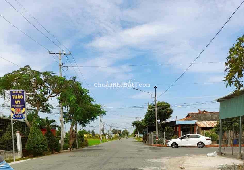 240nv thổ , ngang 6,8m. Mặt tiền nhựa Huỳnh Văn Đảnh ở thị trấn T.Trụ 240nv thổ , ngang 6,8m. Mặt tiền nhựa Huỳnh Văn Đảnh ở thị trấn T.Trụ