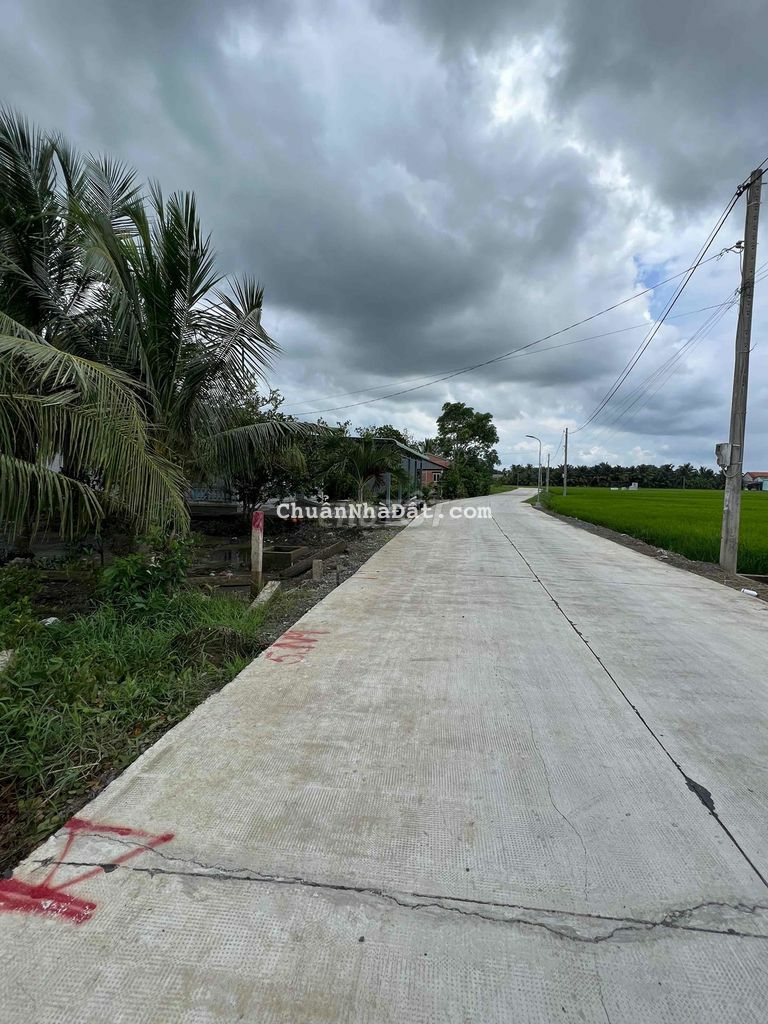 10x27m thổ. Tách đc 2 lô , Đường 6m 2 ô tô né nhau