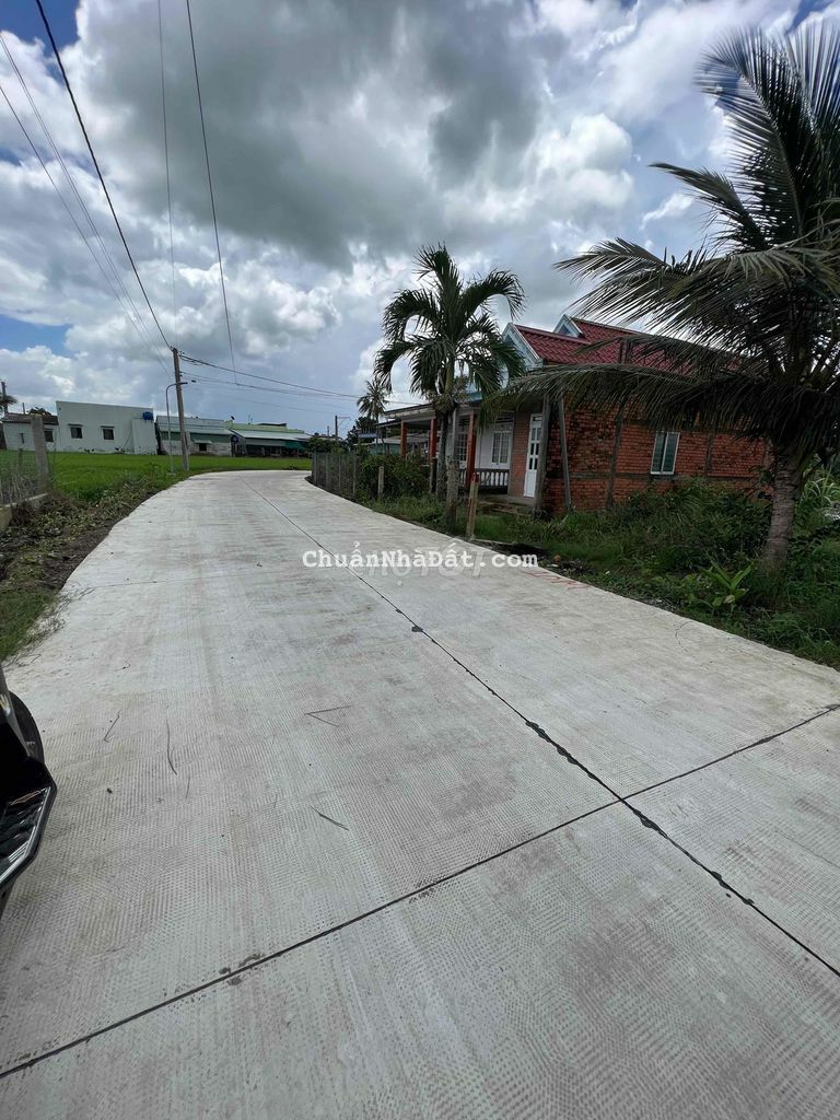10x27m thổ. Tách đc 2 lô , Đường 6m 2 ô tô né nhau
