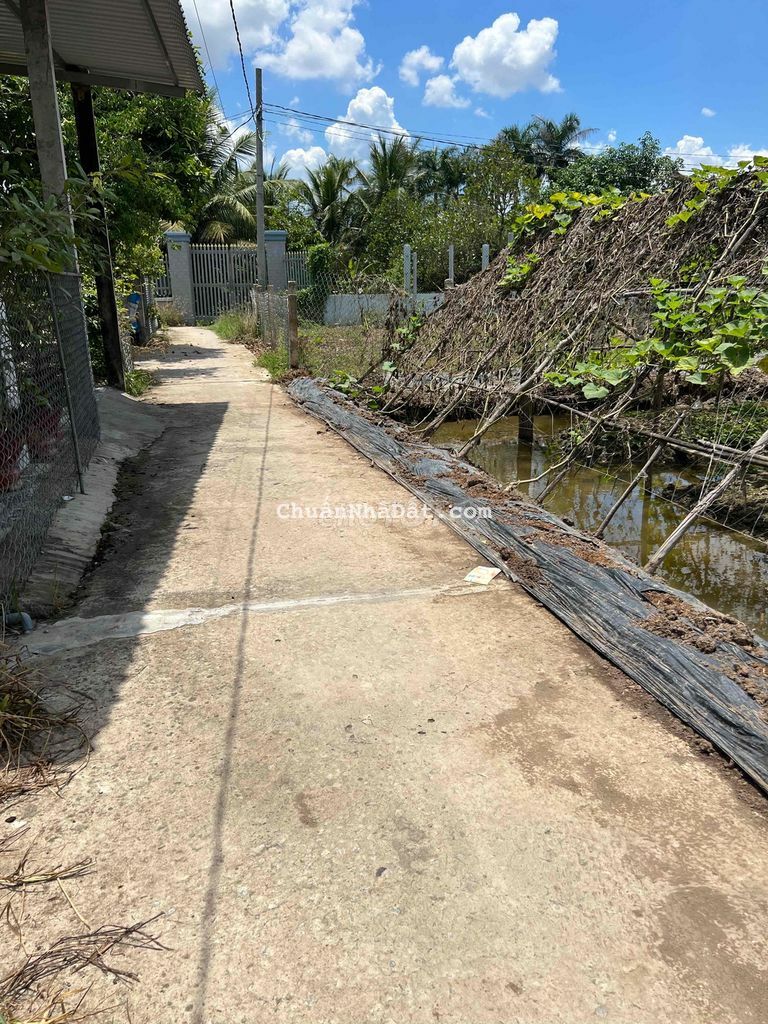 140thổ + 233 vườn. Ngay cổng chào huyện tân trụ . Ra cầu bến lức 5km