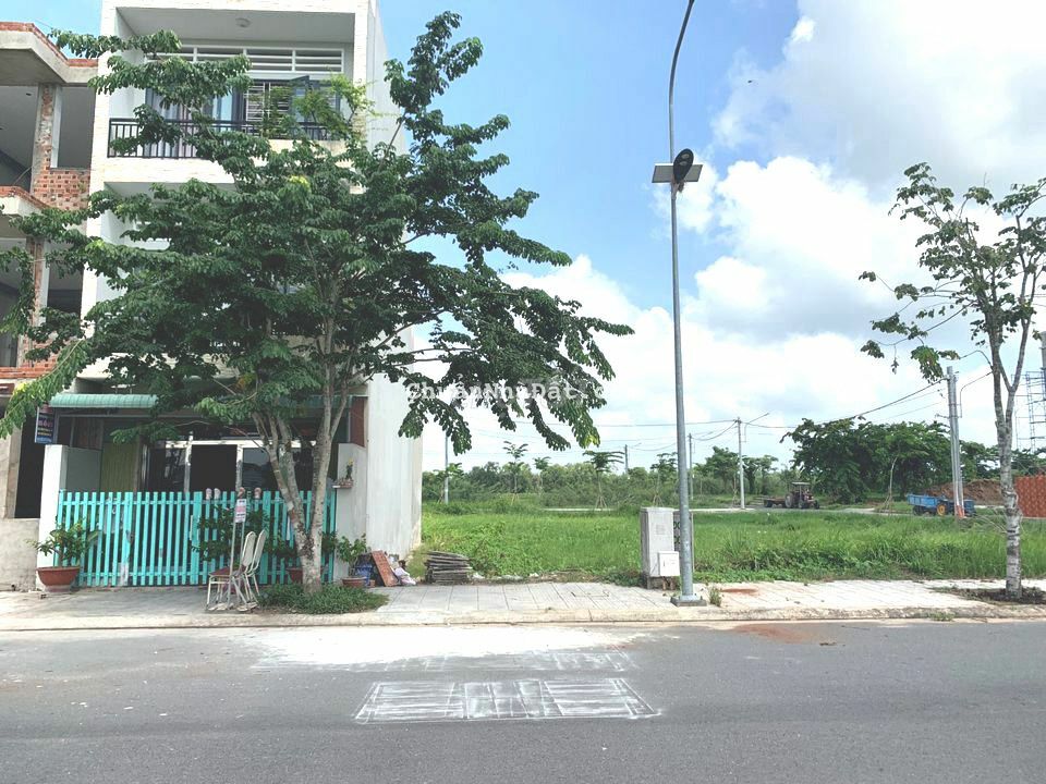 Ngộp bank ra gấp đất đối diện Sun Casa, full thổ, SHR, dân cư đông đúc