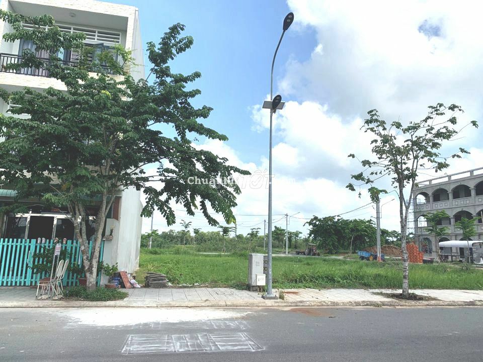 Ngộp bank cần ra gấp đất đối diện Sun Casa, full thổ, SHR, dân kín mít Ngộp bank cần ra gấp đất đối diện Sun Casa, full thổ, SHR, dân kín mít