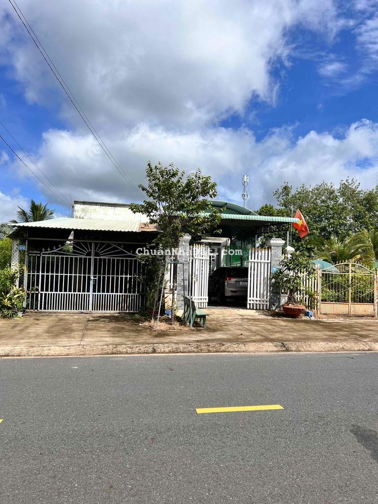 Cạnh nhà cấp 4 , cách đường Vành Đai 100m. DT 137m2 có 70m thổ cư