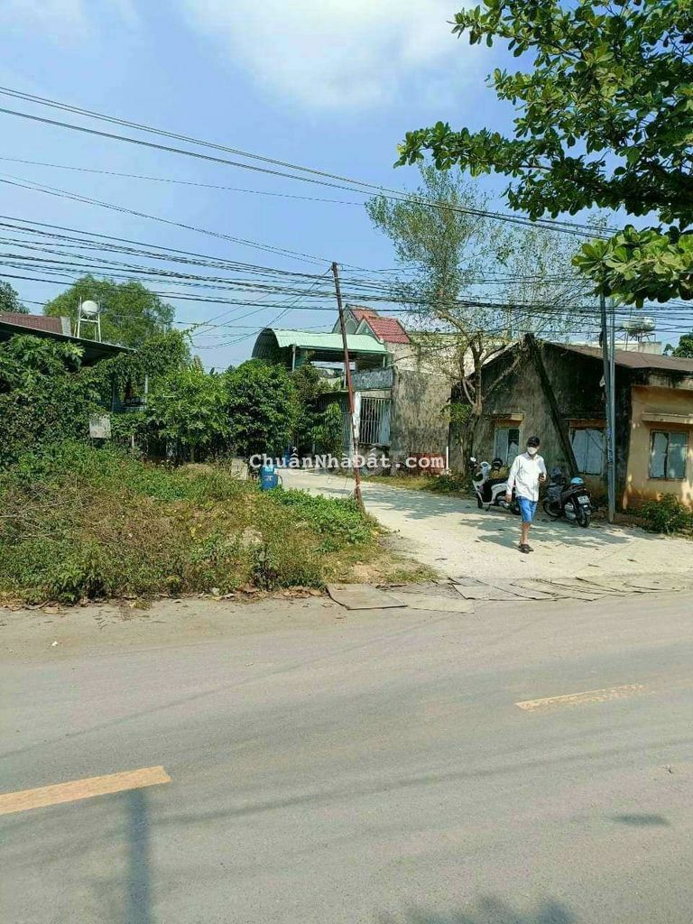 Lô đất mặt tiền phường thái hòa tân uyên.10x29.7 tc100m gia 2ty700 Lô đất mặt tiền phường thái hòa tân uyên.10x29.7 tc100m gia 2ty700