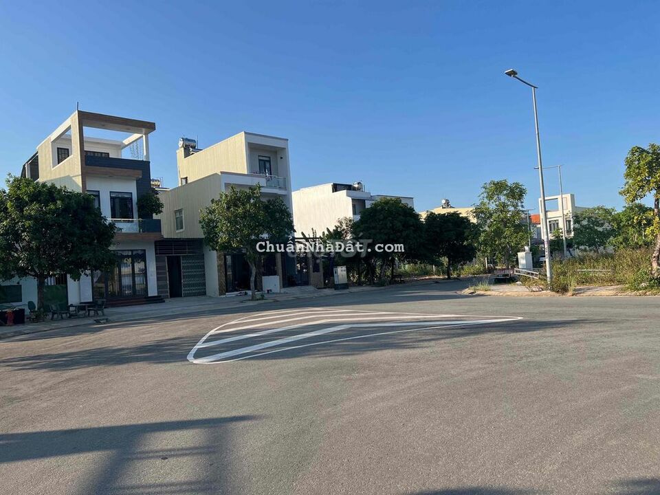 Chính chủ bán đất ngay cổng 2 Uỷ ban huyện Tư Nghĩa, Quảng Ngãi