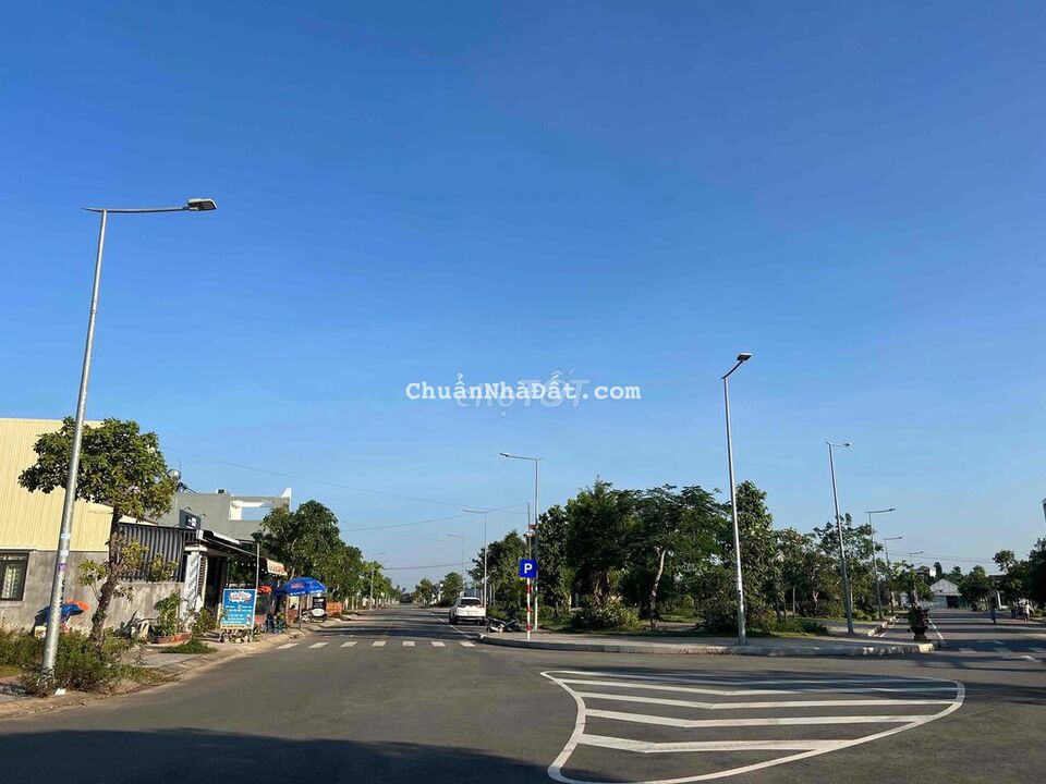 2 lô liền kề đối diện cổng Tài Chính Kế Toán La Hà Quảng Ngãi 2 lô liền kề đối diện cổng Tài Chính Kế Toán La Hà Quảng Ngãi