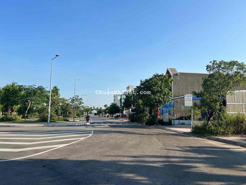 2 lô liền kề đối diện cổng Tài Chính Kế Toán La Hà Quảng Ngãi 2 lô liền kề đối diện cổng Tài Chính Kế Toán La Hà Quảng Ngãi