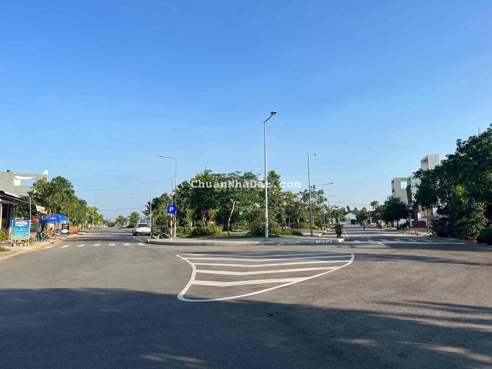 2 lô liền kề đối diện cổng Tài Chính Kế Toán La Hà Quảng Ngãi 2 lô liền kề đối diện cổng Tài Chính Kế Toán La Hà Quảng Ngãi