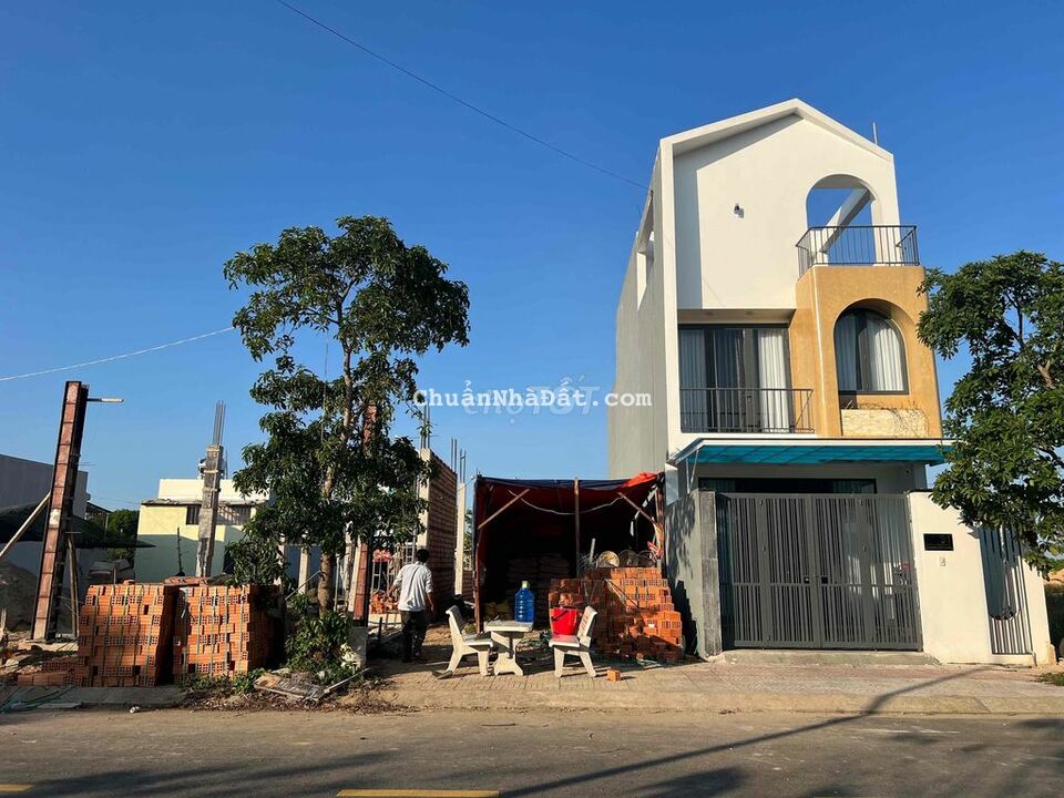 ĐẤT TRUNG TÂM THỊ TRẤN LA HÀ KỀ TRƯỜNG LIÊN CẤP 1,2