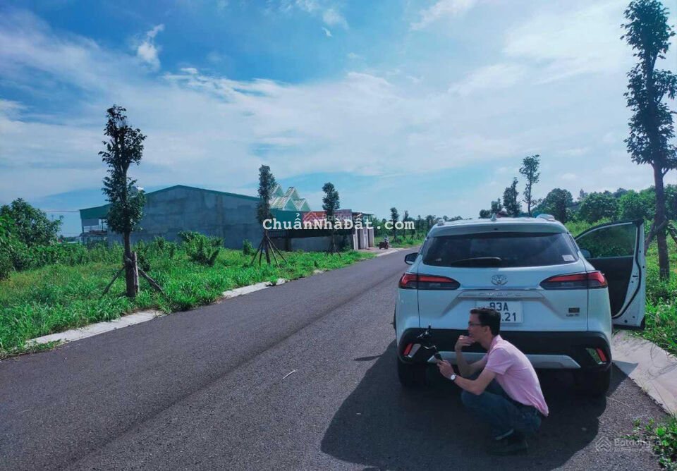 Bán gấp 5 lô Becamex gần chợ Minh Thành, giá rẻ 800tr/ nền