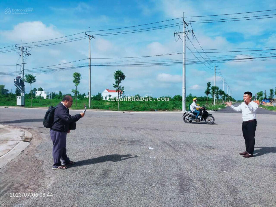 Bán gấp 5 lô Becamex gần chợ Minh Thành, giá rẻ 800tr/ nền