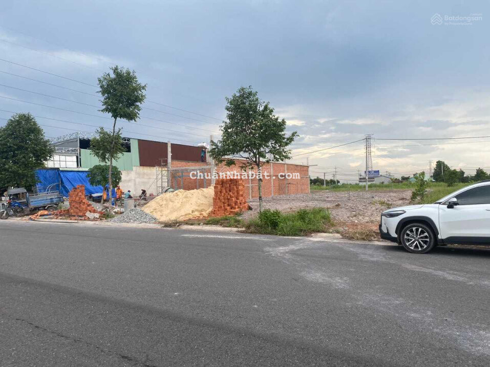 Chính chủ bán gấp mặt tiền đường lớn 22m. Becamex GD 1, giá 920tr Chính chủ bán gấp mặt tiền đường lớn 22m. Becamex GD 1, giá 920tr