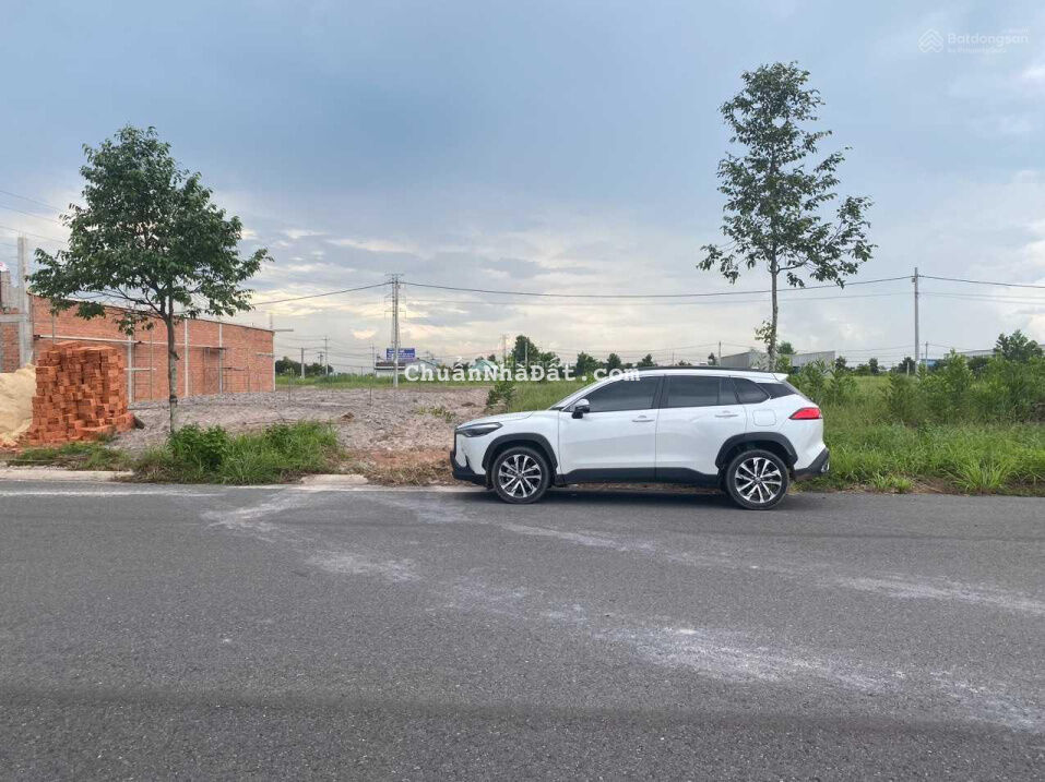 Chính chủ bán gấp mặt tiền đường lớn 22m. Becamex GD 1, giá 920tr Chính chủ bán gấp mặt tiền đường lớn 22m. Becamex GD 1, giá 920tr