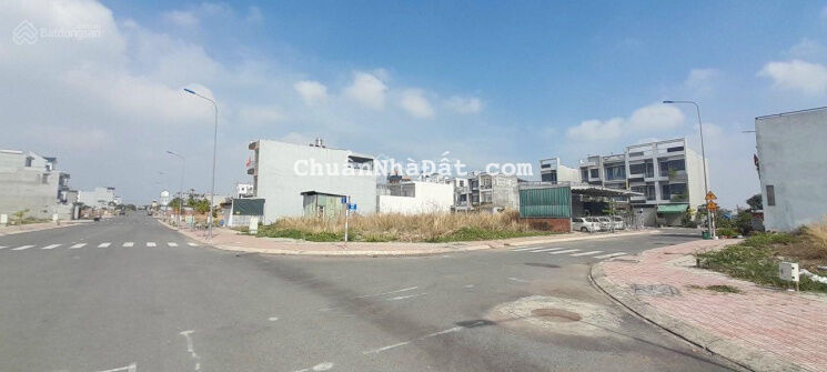 Bán lô góc 2 mặt tiền đường 22m TP. Dĩ An. LH 0849972971