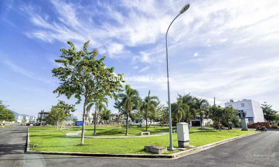 Bán lô đất Gói 2 Mỹ Gia, 100m2, đường 16m, sạch đẹp, gần BV Nha Trang, giá 3 tỷ