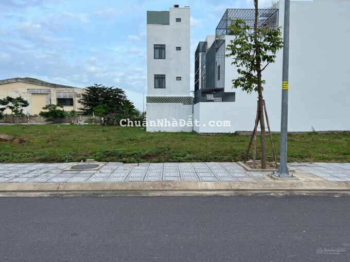 Bán đất khu đô thị Nam Vĩnh Hải, Nha Trang, DT 101.2m2 ngang 5m, hướng tây. Giá bán: 26,5 tr/m2