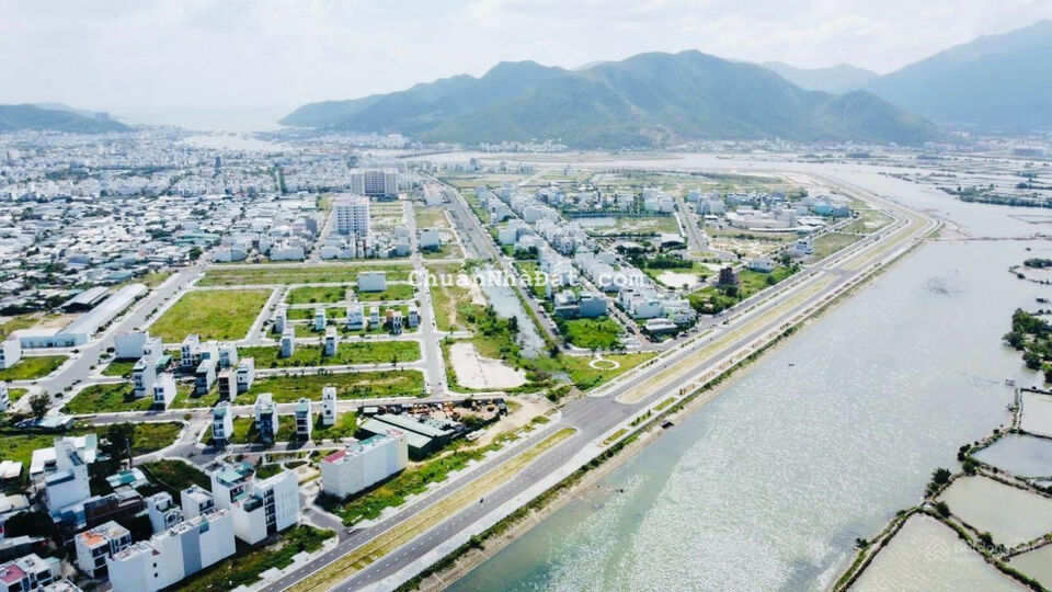 Lô góc đối diện công viên, trung tâm thương mại và toà nhà xã hội Hà Quang Lô góc đối diện công viên, trung tâm thương mại và toà nhà xã hội Hà Quang